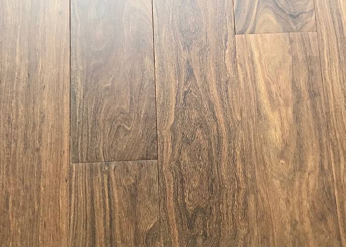 Parquet massif Momoqui - 19 x 57 - verni